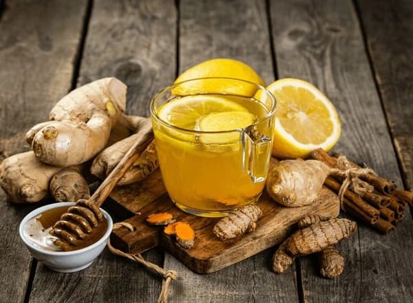Nước uống khi bị cúm: Những lầm tưởng phổ biến và Sự thật từ bằng chứng khoa học